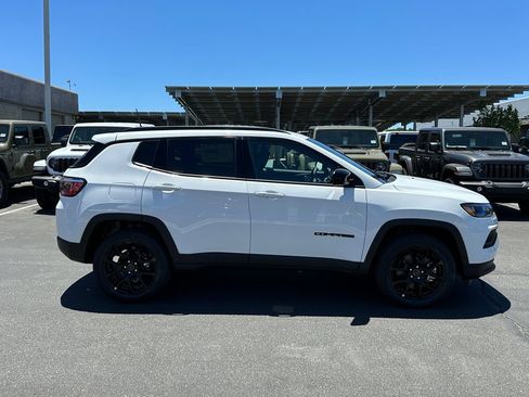 New 2026 Jeep Compass Latitude AWD/4WD image 9