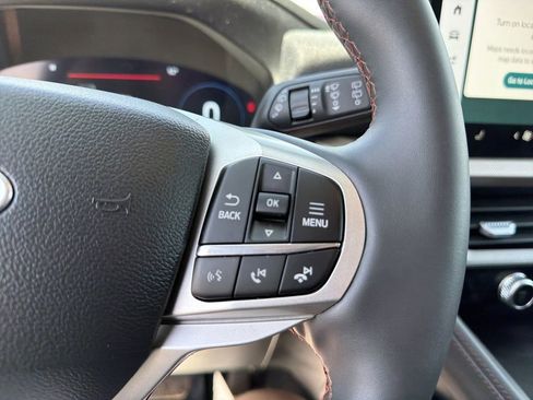 Used 2025 Ford Explorer Active AWD/4WD image 20