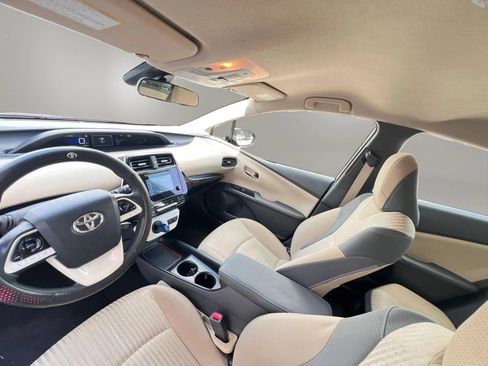 Used 2017 Toyota Prius Two w/ Prius Two Safety Plus Package FWD image 12