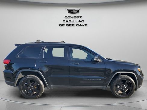 Used 2018 Jeep Grand Cherokee Laredo image 11