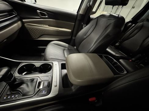 Used 2025 Kia Carnival image 35