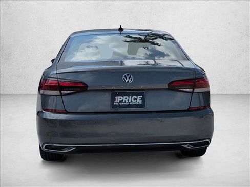 Used 2020 Volkswagen Passat 2.0T SEL FWD image 4