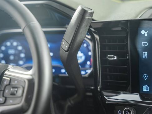 Used 2024 Chevrolet Silverado 2500 ZR2 w/ Technology Package image 31