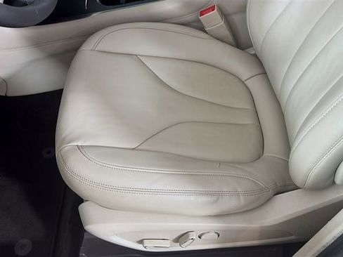 Used 2017 Lincoln MKC Premiere image 23