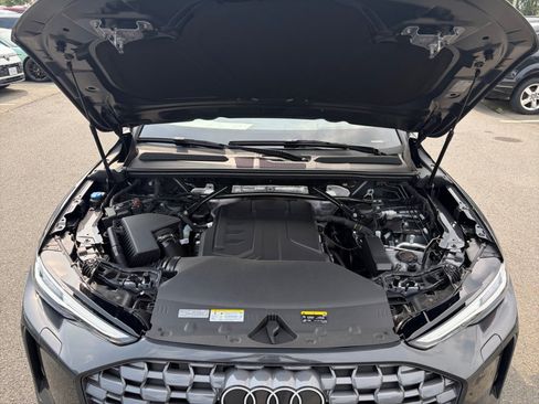 Used 2025 Audi Q5 Premium Plus w/ Premium Plus AWD/4WD image 16