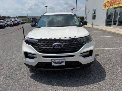 Certified 2022 Ford Explorer XLT w/ Equipment Group 202A AWD/4WD image 3