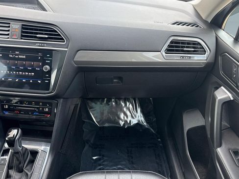Used 2024 Volkswagen Tiguan SE w/ Panoramic Sunroof Package FWD image 28