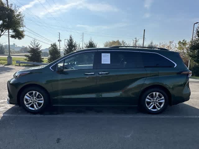 Used 2026 Toyota Sienna XLE AWD/4WD image 2