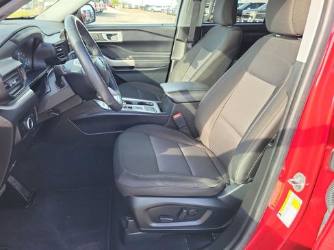 Used 2023 Ford Explorer XLT image 18