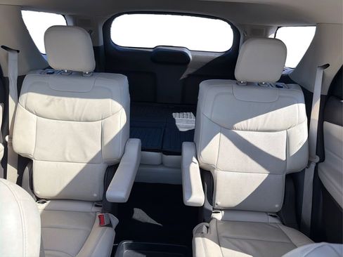 Used 2020 Ford Explorer Platinum w/ Premium Technology Package AWD/4WD image 10
