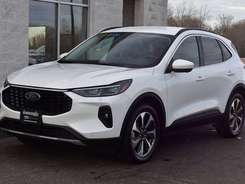 Used 2024 Ford Escape Platinum image 9