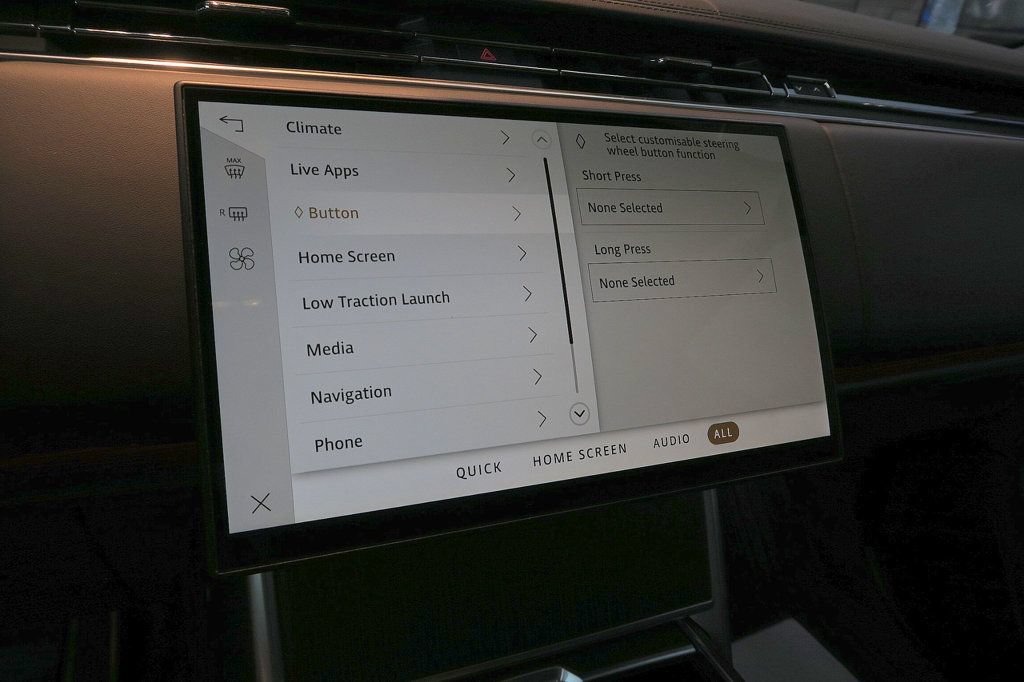 Used 2025 Land Rover Range Rover SE AWD/4WD image 16