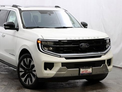 New 2025 Ford Expedition Max Platinum w/ Driver's Package image 2