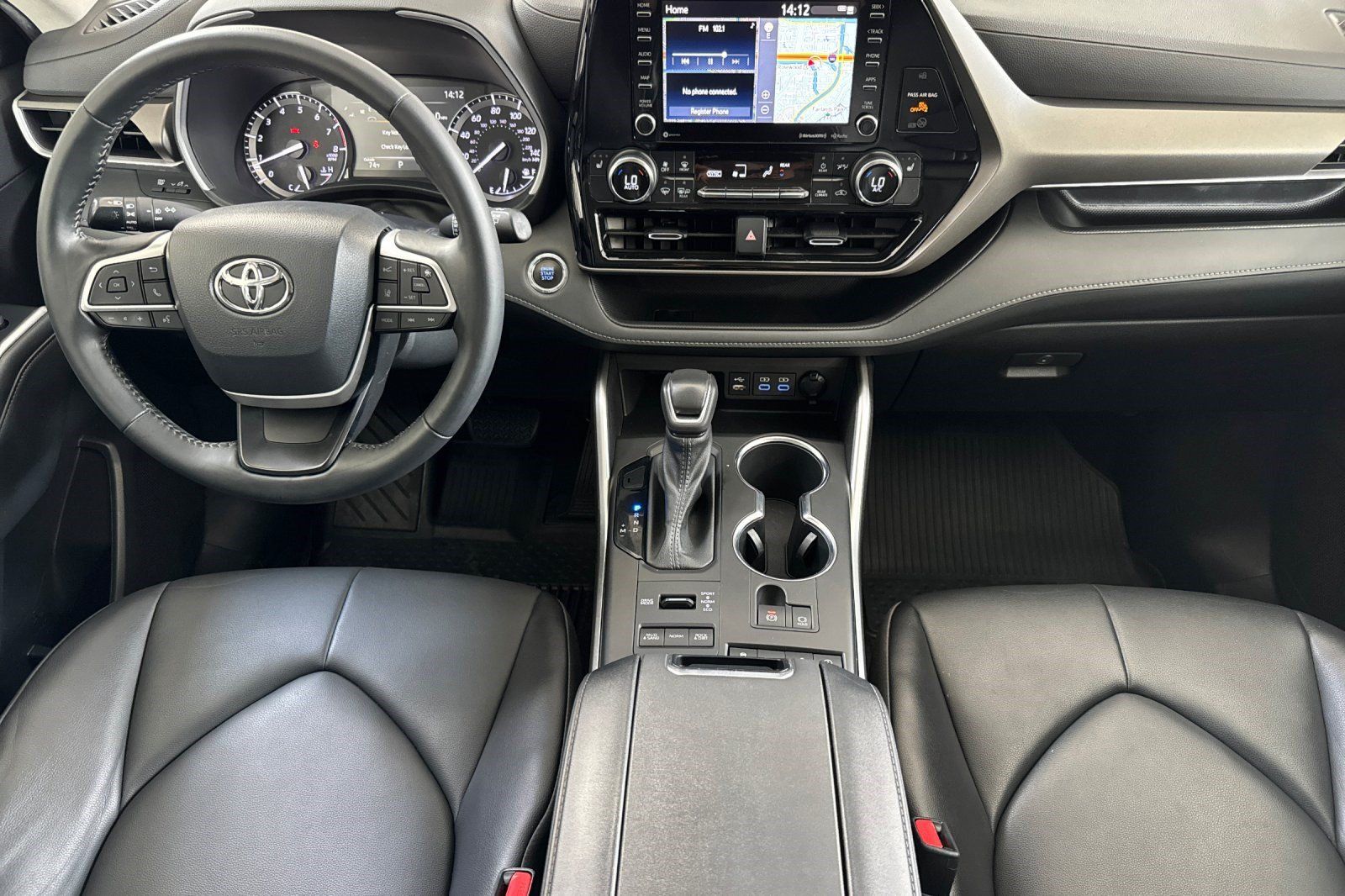 Used 2022 Toyota Highlander XLE AWD/4WD image 17