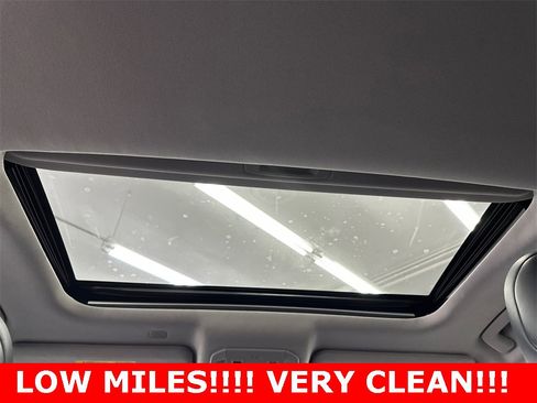 Used 2021 Toyota Highlander XLE image 24