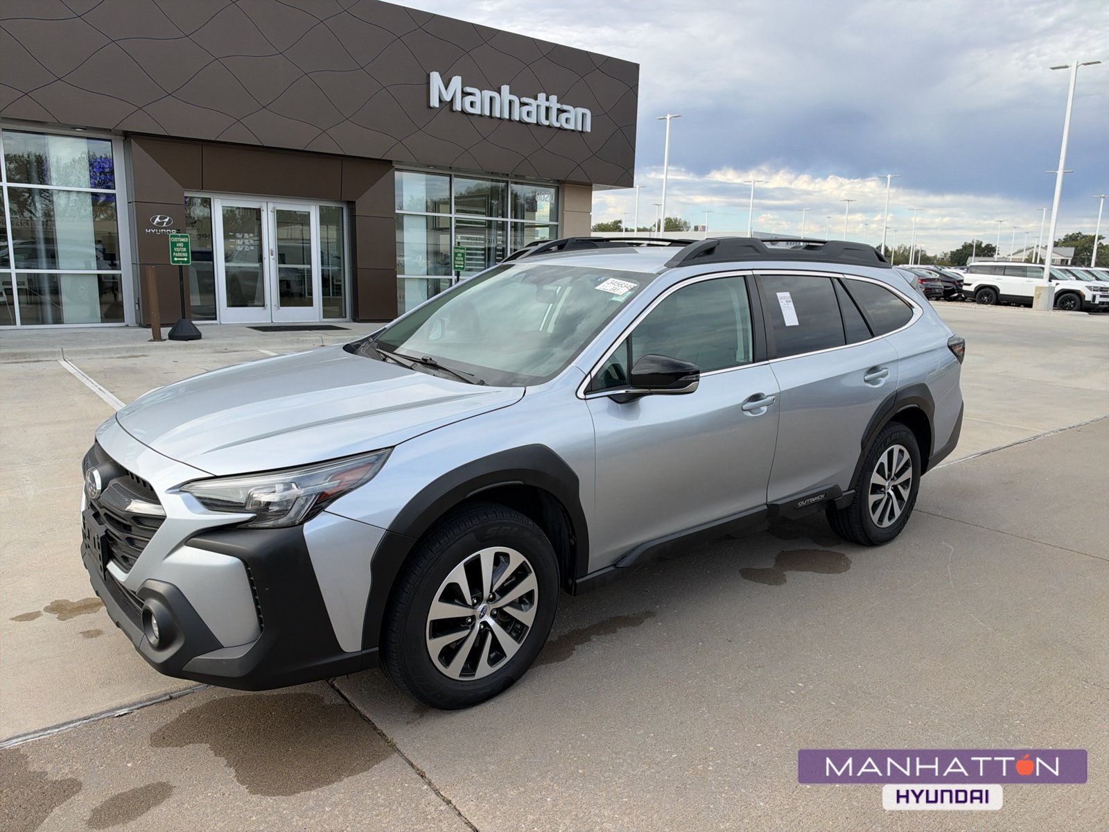 Used 2023 Subaru Outback Premium AWD/4WD image 1