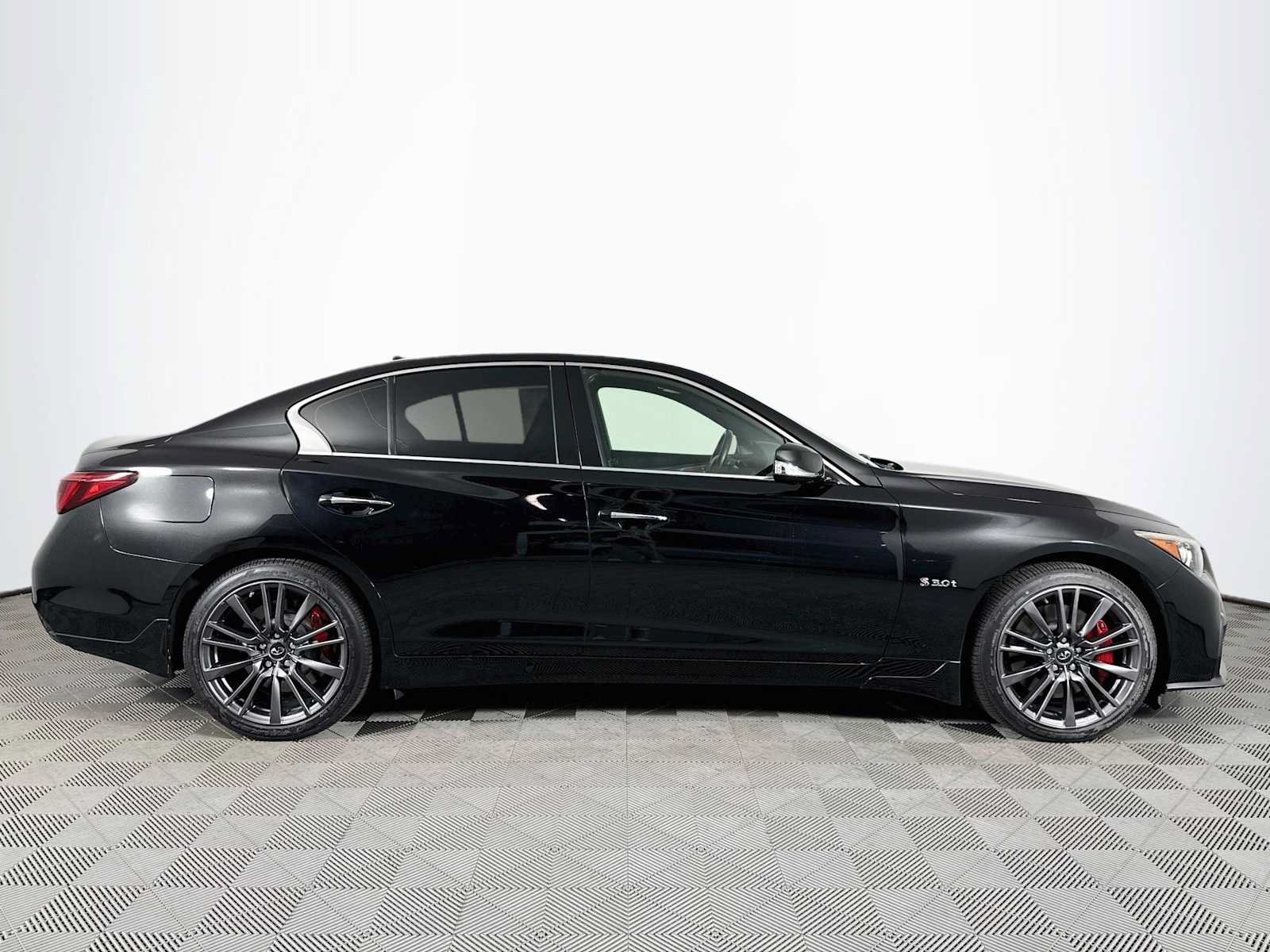 Used 2018 INFINITI Q50 Red Sport 400 w/ Sensory Package (Sport) AWD/4WD image 4