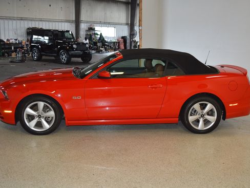 Used 2014 Ford Mustang GT RWD image 6