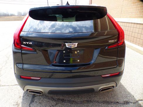 Used 2022 Cadillac XT4 Premium Luxury w/ Enhanced Visibility Package FWD image 9