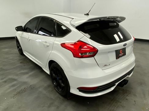 Used 2016 Ford Focus ST FWD image 4
