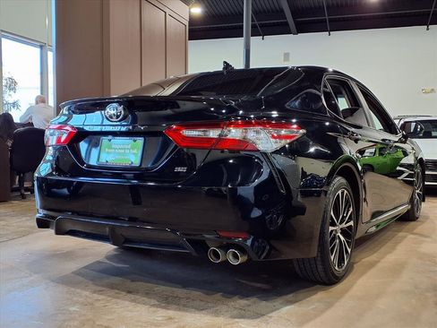 Used 2019 Toyota Camry SE image 6