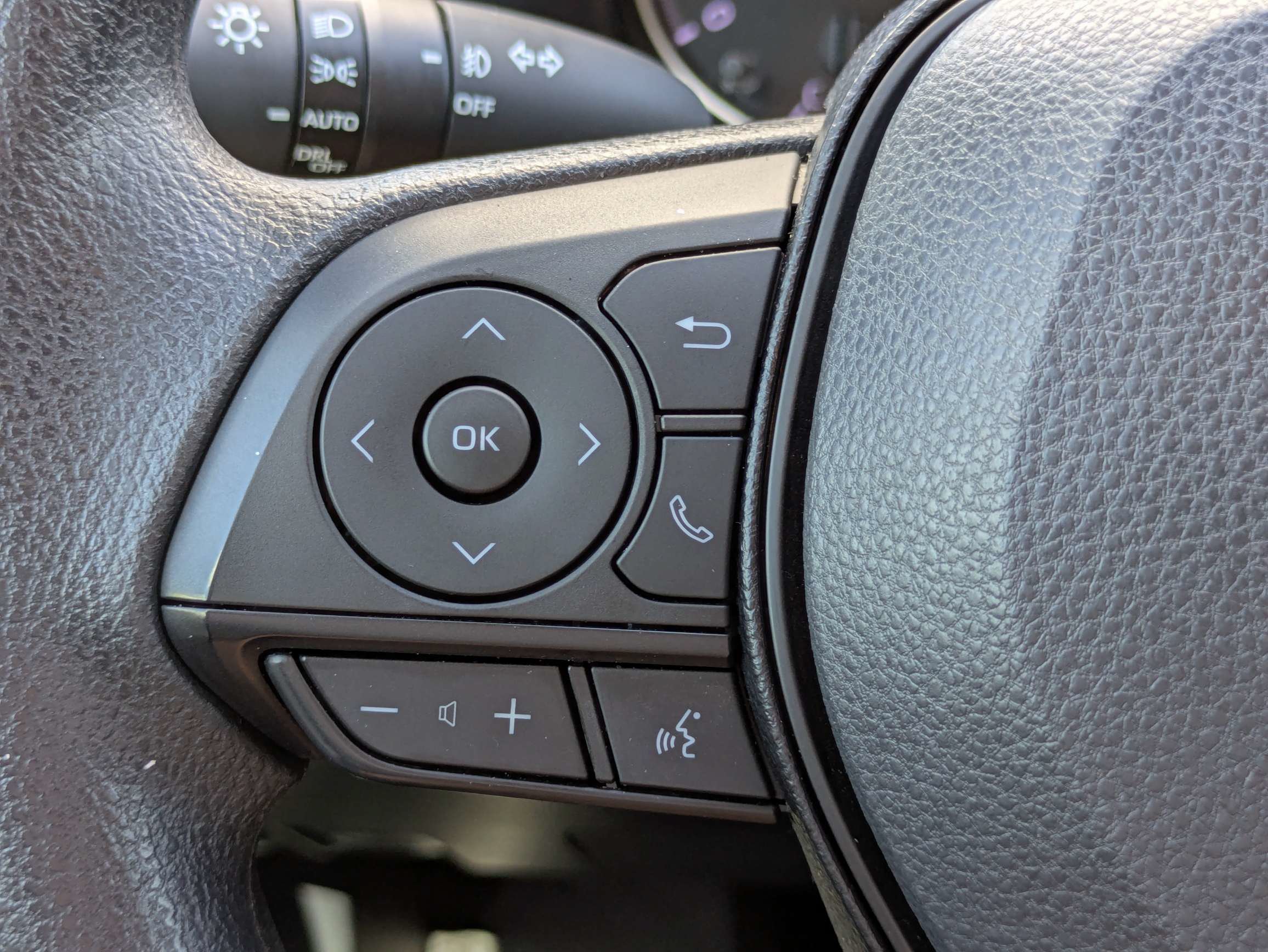 Used 2019 Toyota RAV4 XLE w/ Convenience Package FWD image 24