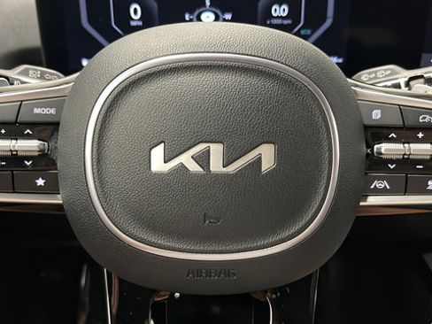 Used 2025 Kia Sorento SX Prestige AWD/4WD image 16