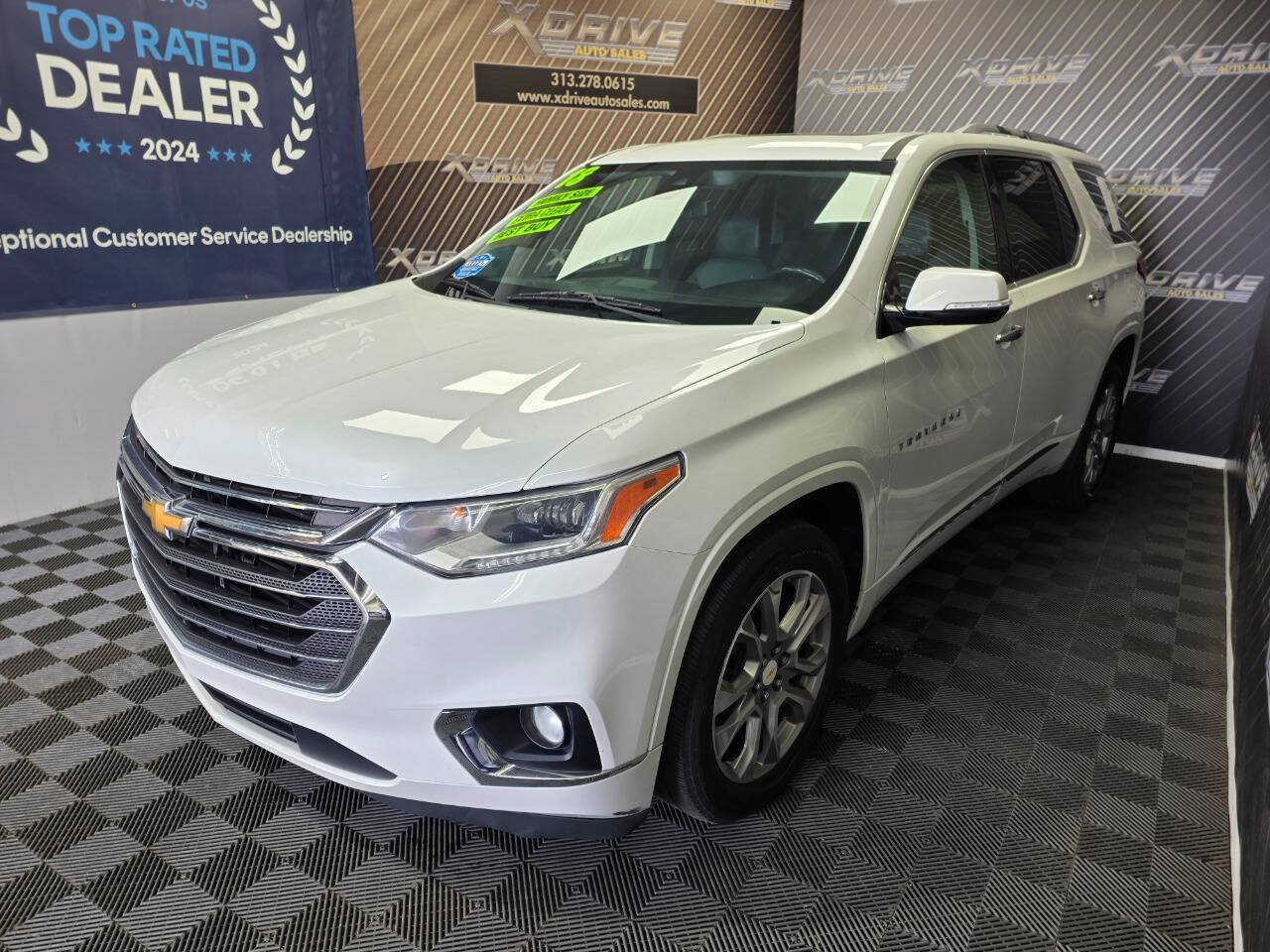Used 2018 Chevrolet Traverse Premier w/ Driver Confidence II Package FWD image 1