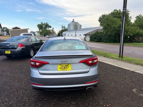 Used 2015 Hyundai Sonata SE w/ Option Group 09 FWD image 8
