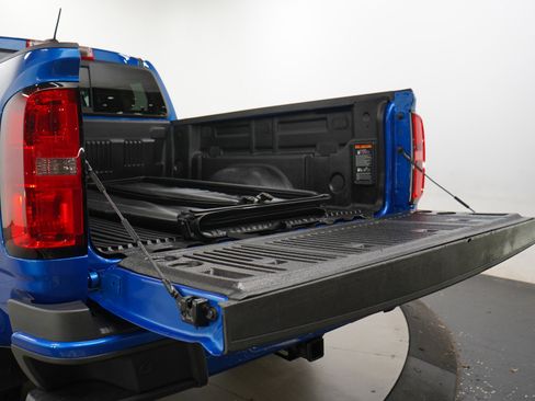 Used 2022 Chevrolet Colorado Z71 AWD/4WD image 17
