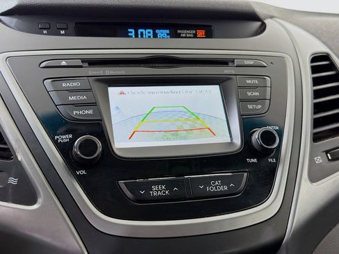 Used 2014 Hyundai Elantra SE w/ Option Group 02 FWD image 16
