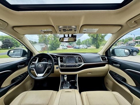 Used 2015 Toyota Highlander Limited image 16