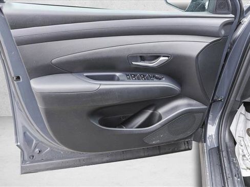 Certified 2025 Hyundai Tucson SE image 12