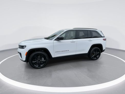 Used 2026 Jeep Grand Cherokee Limited w/ Limited Altitude Package AWD/4WD image 9