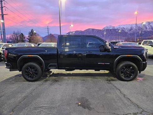 Used 2025 GMC Sierra 2500 AT4 image 2