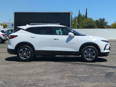Used 2025 Chevrolet Blazer LT FWD image 9