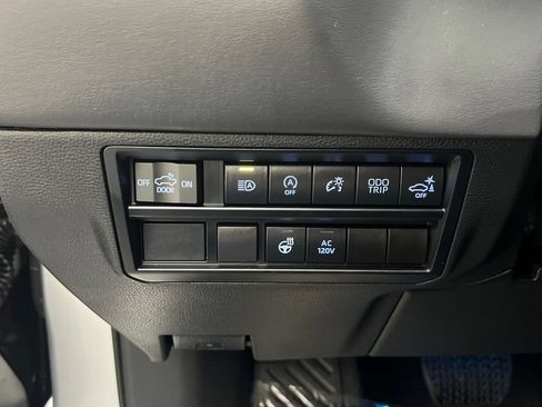 Used 2023 Toyota Tundra Platinum AWD/4WD image 31