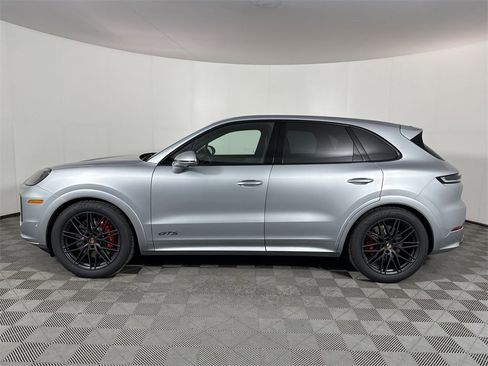 New 2025 Porsche Cayenne GTS image 2