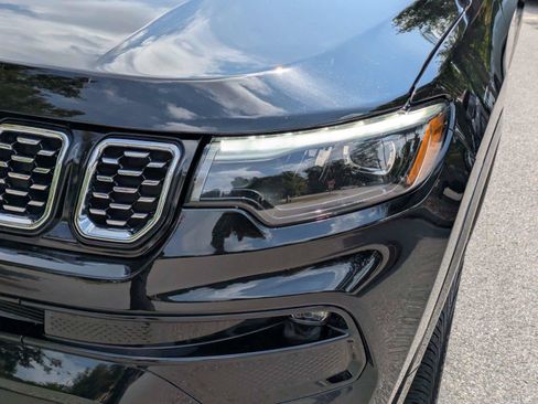 Certified 2025 Jeep Compass Limited w/ Elite Group AWD/4WD image 12