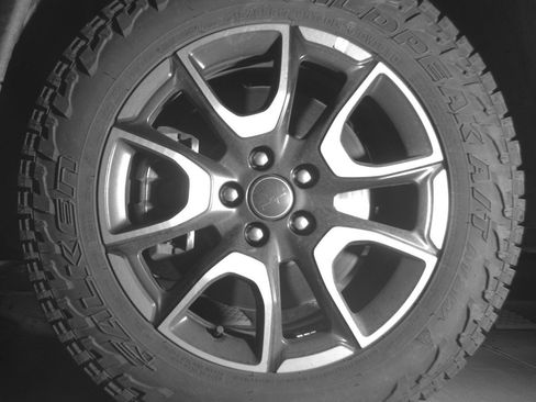 Used 2025 Jeep Compass Trailhawk AWD/4WD image 12