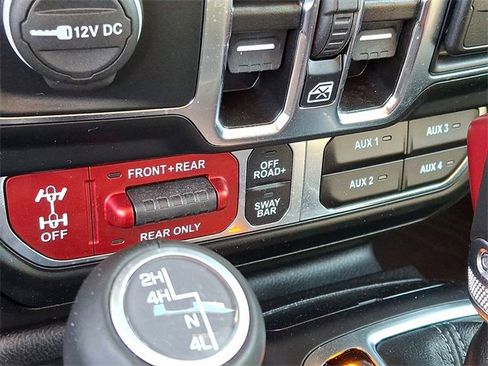 Used 2024 Jeep Wrangler Unlimited Rubicon w/ Technology Group image 25