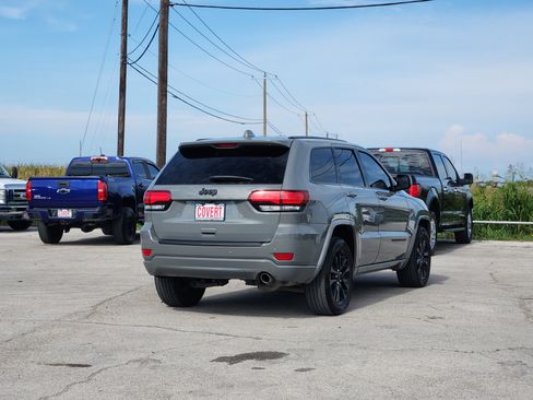 Used 2020 Jeep Grand Cherokee Altitude RWD image 7