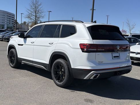New 2026 Volkswagen Atlas Peak Edition AWD/4WD image 3