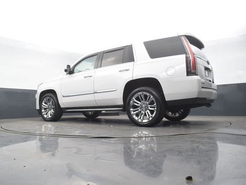 Used 2020 Cadillac Escalade Luxury w/ LPO, Radiant Package AWD/4WD image 52