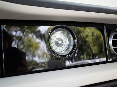 Used 2016 Rolls-Royce Phantom Drophead Coupe image 49