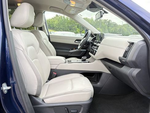 Used 2022 Nissan Pathfinder SL AWD/4WD image 20