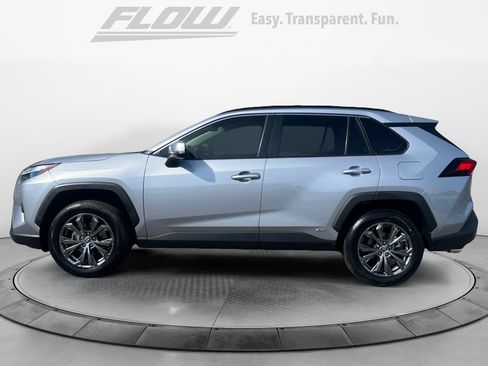 Used 2022 Toyota RAV4 XLE Premium AWD/4WD image 5
