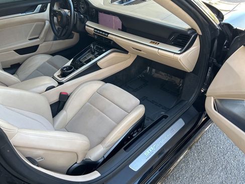 Used 2021 Porsche 911 Targa 4S Heritage Design image 34