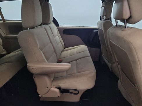 Used 2015 Dodge Grand Caravan American Value Package image 19