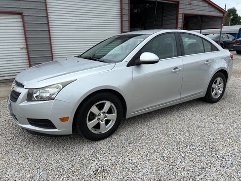 Used 2014 Chevrolet Cruze LT FWD image 2